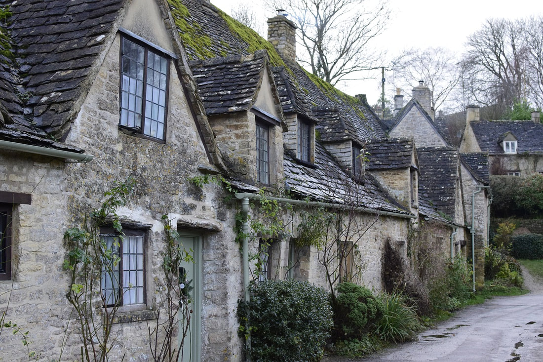 Why you need to visit the Cotswolds, England, birthplace of Shakespeare, Stratford upon Avon, Gloucester Cathedral, Harry Potter film location, maritime City of Bristol, Bath Spa, Roman Baths, Warwick Castle, Bourton on the Water, Feet Do Travel