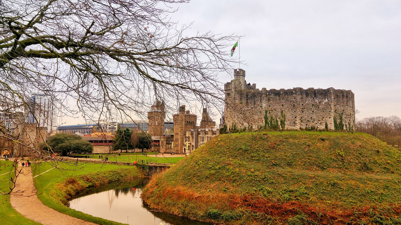 Best things to do in Cardiff, Walkes, UK, Cardiff’s top attractions, Cardiff sightseeing, Cardiff tourist attractions, Cardiff Castle, Castle Bay, Principality Stadium, St Fagan’s National Museum of History, Feet Do Travel