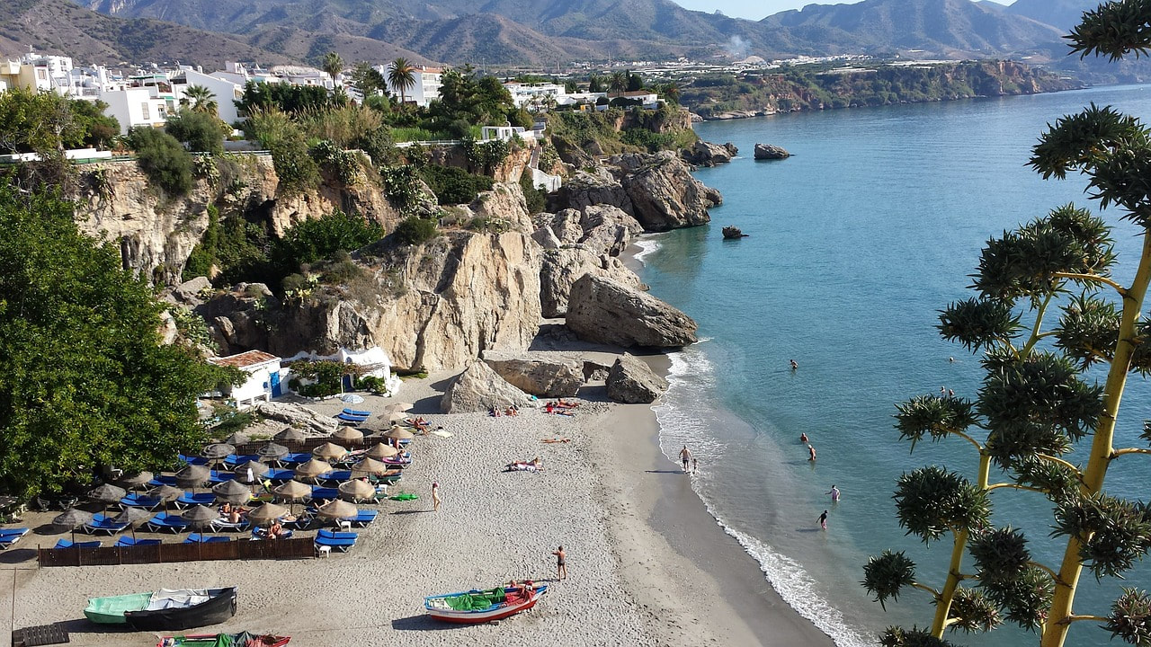 5 unmissable things to do in Costa del Sol, Andalusia, Spain, Castillo de Gibralfaro, Malaga, Nerja, Gibralter, Feet Do Travel