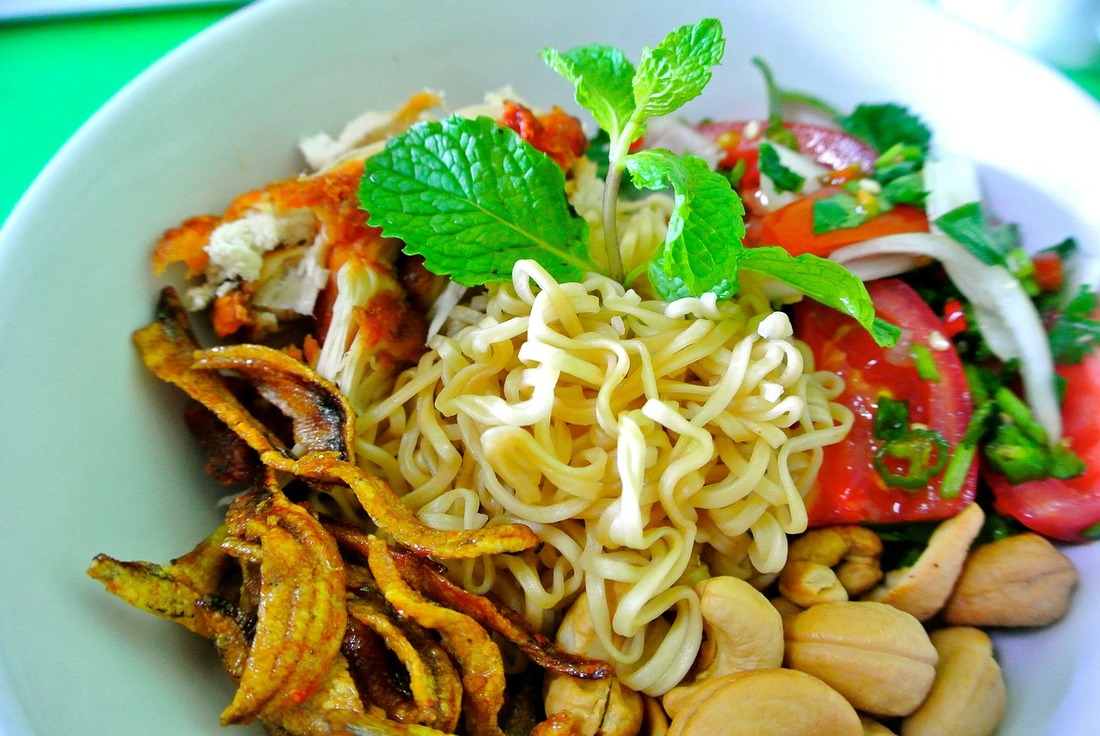 4 Salads You Need to Try in Thailand, the Land of Smiles, Som Tam Thai, Laab Moo, Yam Kai Yeow Maa, Yam Naem