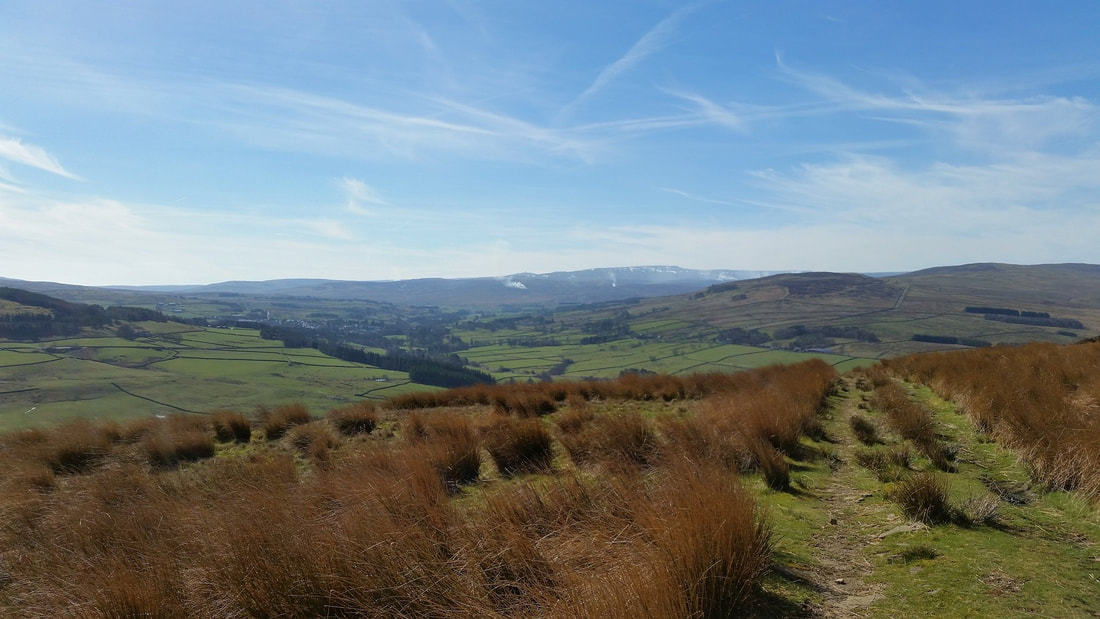 Best walking trails in North of England, trekking in The Pennines, Yorkshire, Humber, hiking Liverpool and Leeds canal, Ilkley Moor walks, Yorkshire Dales, Feet do Travel